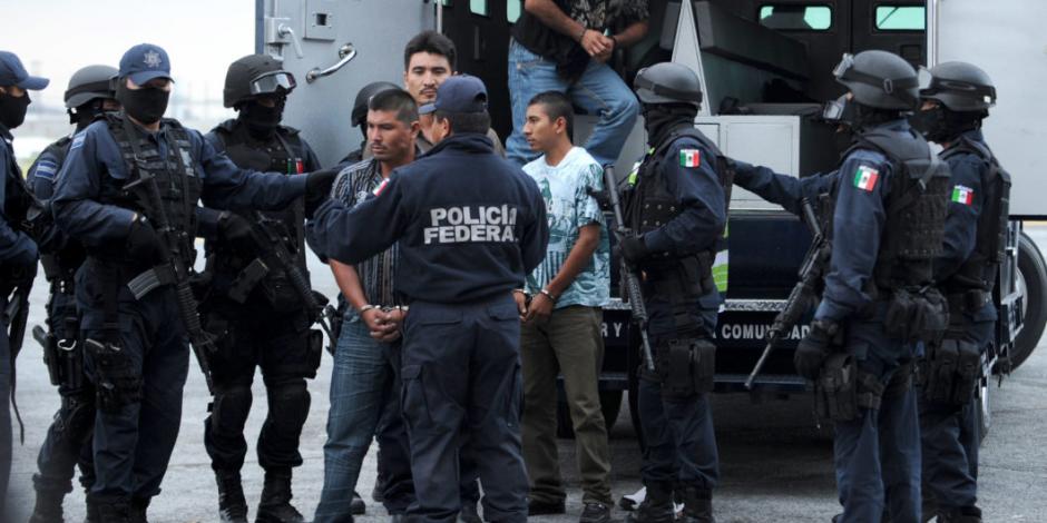 Detienen a 10 personas por compra-venta de drogas en Puebla
