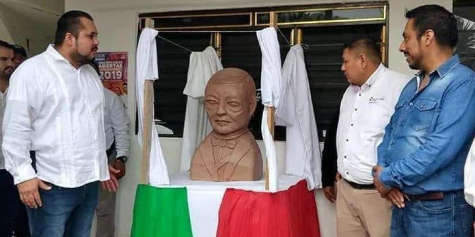 Desata burlas busto conmemorativo de Benito Juárez en SLP