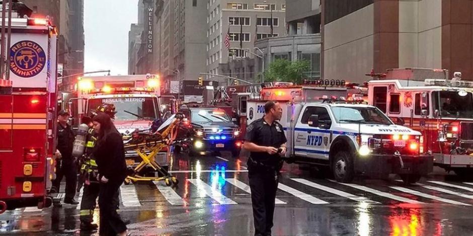 VIDEOS: Helicóptero se estrella contra edificio en Manhattan; fallece piloto