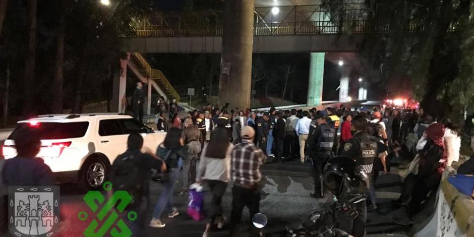 Manifestantes bloquean salida de autopista México-Cuernavaca