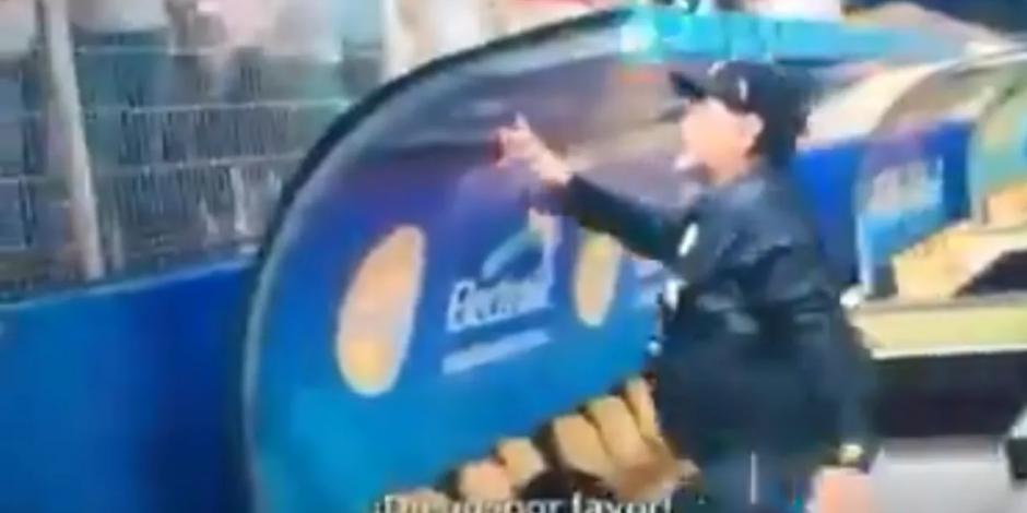 Maradona explota contra niños mexicanos que le pidieron un autógrafo (VIDEO)