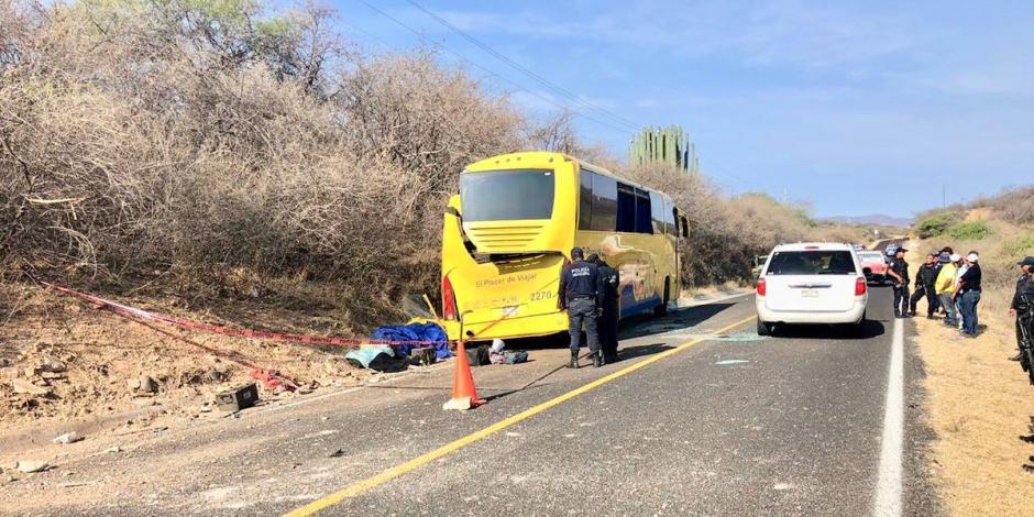 Nueve oaxaqueños muertos en accidente carretero en Puebla
