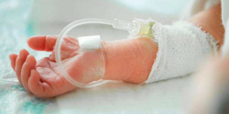 Muere recién nacido tras sufrir quemaduras en incubadora improvisada