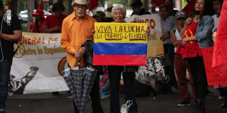 En Embajada de Ecuador en México piden salida de Lenín Moreno