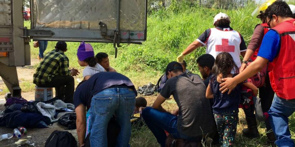 Los polleros transportaban a 70 personas de origen guatemalteco en un autobús.