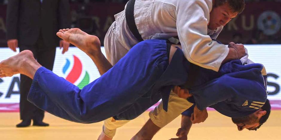 Video: Descalifican a judoca por traer su celular en pleno combate
