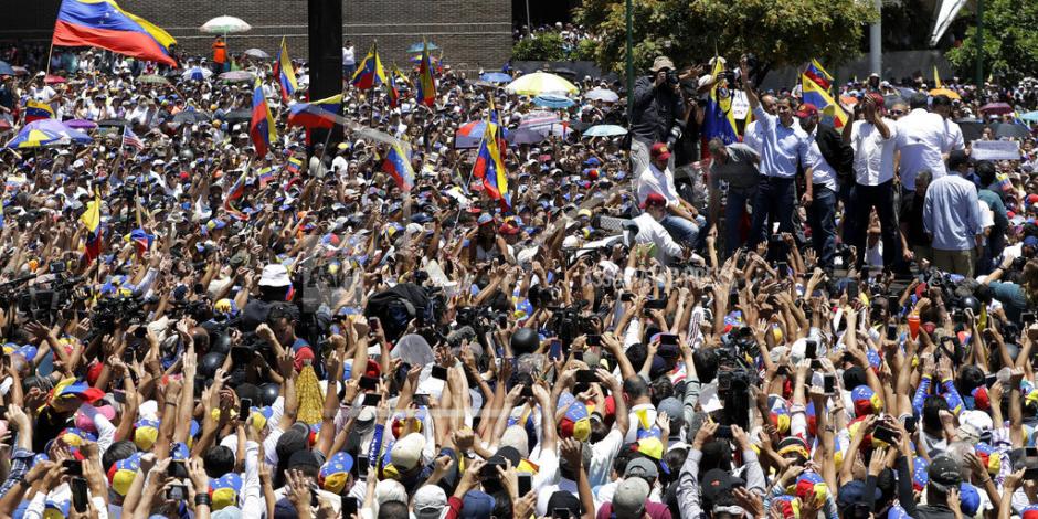 FOTOS: Gobierno y oposición miden fuerzas con marchas en Caracas