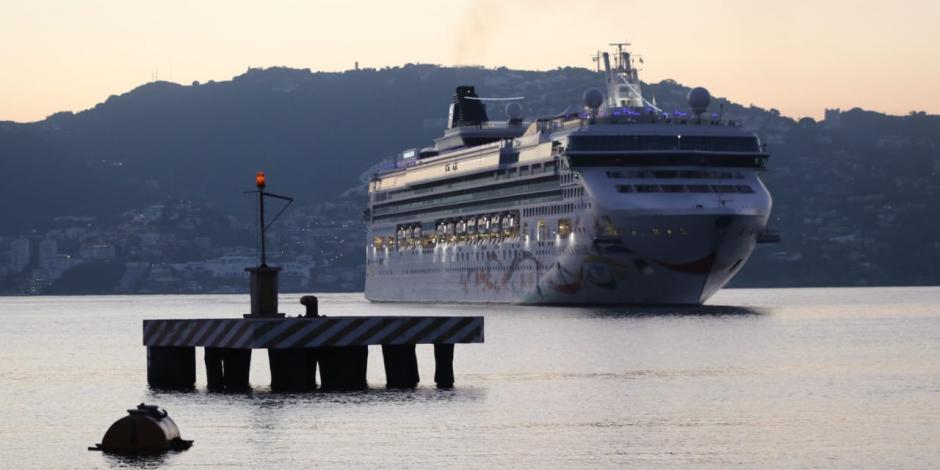 Acapulco recibe a dos mil 299 turistas del crucero Norwegian Star