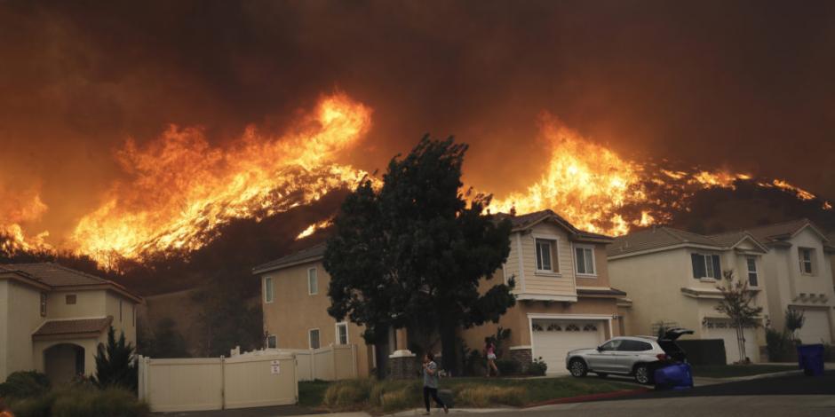 Crecen incendios al norte de California y obligan a residentes a evacuar