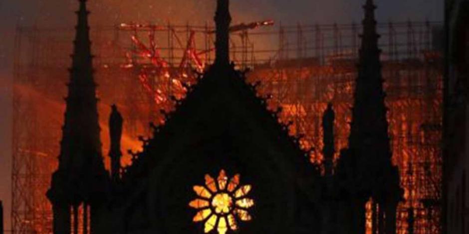El mundo del futbol lamentó el incendio en la Catedral de Notre Dame