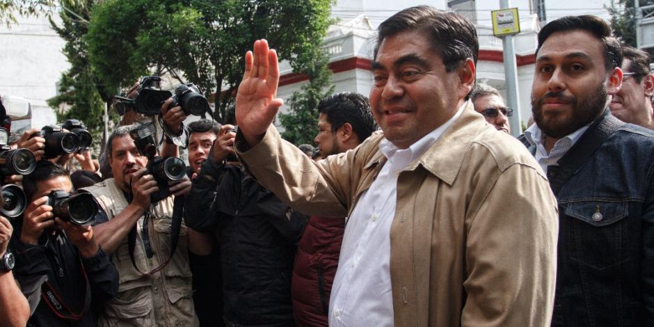 Barbosa buscará candidatura de Morena para la gubernatura de Puebla