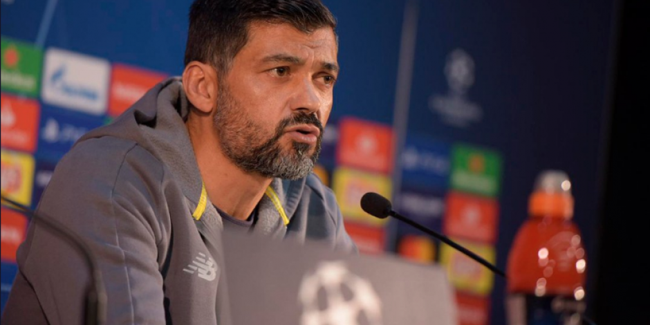 Técnico de Porto se molesta por un cuestionamiento a Héctor Herrera