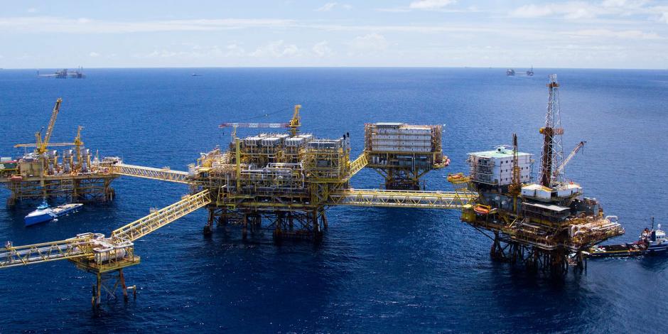 AMLO anuncia revisión a contratos de petroleras beneficiadas con reforma energética