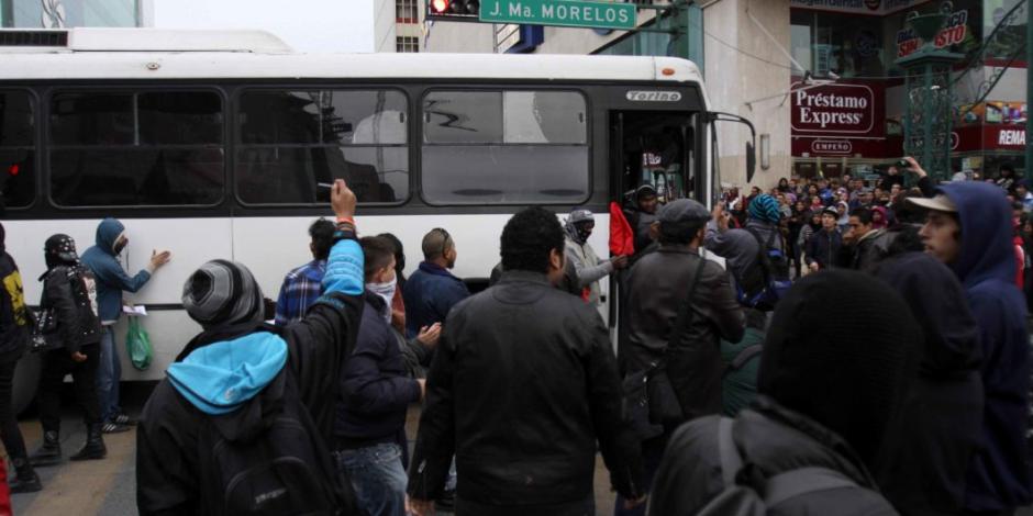 Miles de usuarios afectados por paro de transporte público en Nuevo León