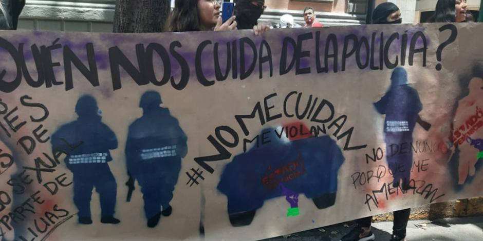 VIDEO: Activistas protestan por menor violada por policías en CDMX
