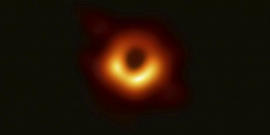Historia astronómica: Dan a conocer la primera foto de un agujero negro