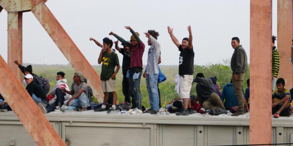 Indiferencia y empatía, los claroscuros que vive una caravana migrante