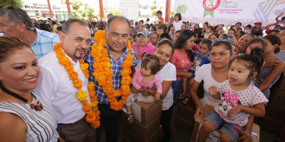 Gobernador Astudillo recorre la Montaña de Guerrero para entrega de apoyos y obras sociales