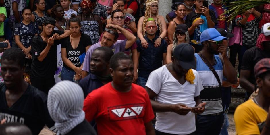 Migrantes extranjeros en Tapachula reciben 560 tarjetas de residentes por parte del INM