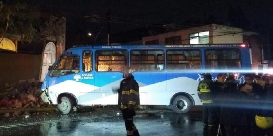 Choque de camión de transporte público en Toluca deja 18 heridos