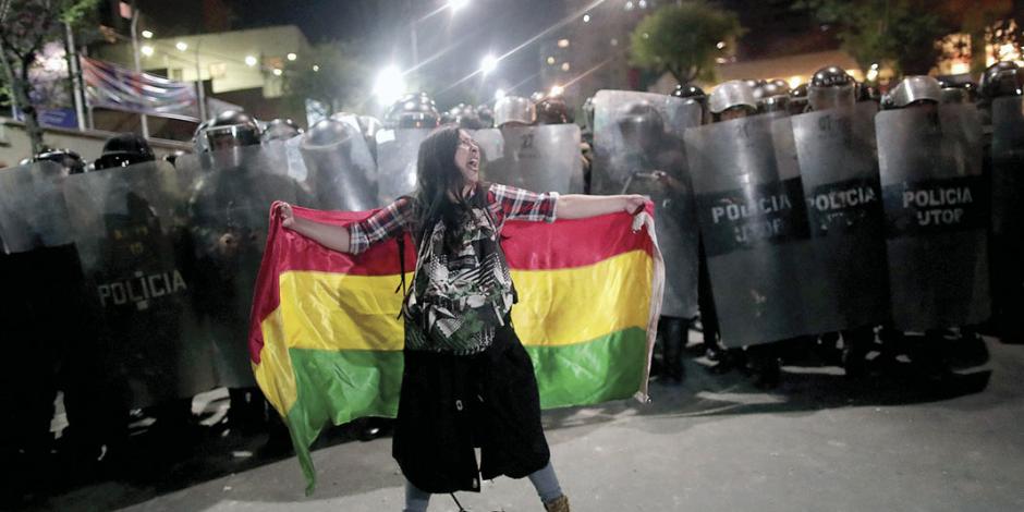 Disturbios y reclamos de fraude en Bolivia; tras caída del sistema, Evo se da por ganador