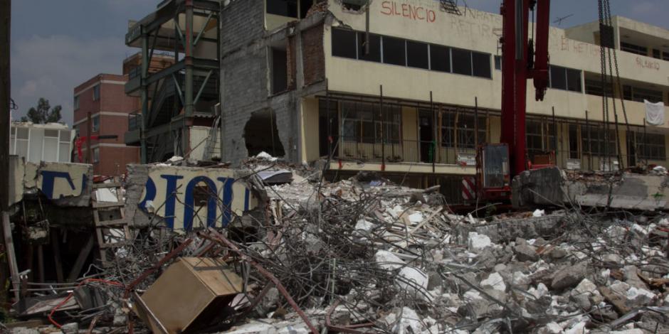 El colegio Enrique Rébsamen colapsó durante el sismo de 2019 pues tenia más peso del que los cimientos podían soportar. 