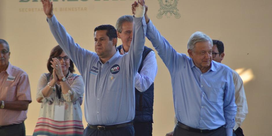 Gobernador de Guanajuato "libra" abucheos en evento de AMLO