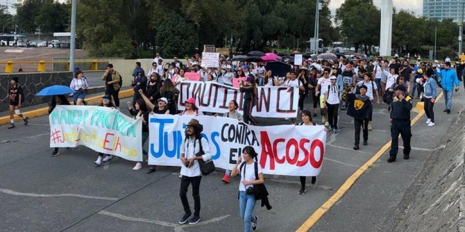 Marcha de estudiantes de la UNAM contra el acoso sexual llega a Rectoría