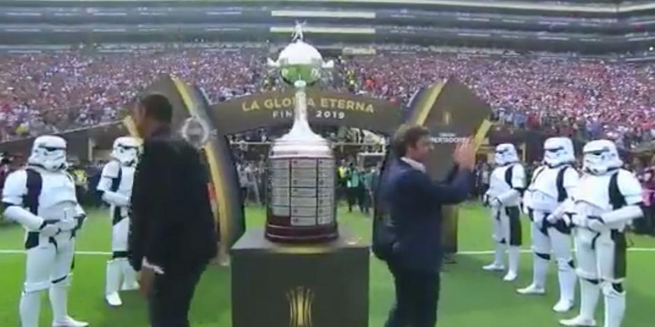 Stormtroopers llegan para custodiar el trofeo de la Copa Libertadores