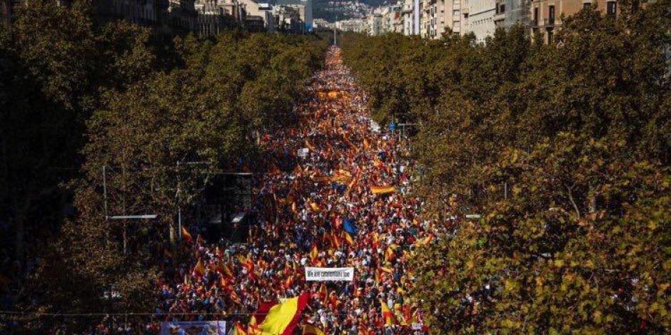 Marchan 400 mil personas en Barcelona contra el independentismo