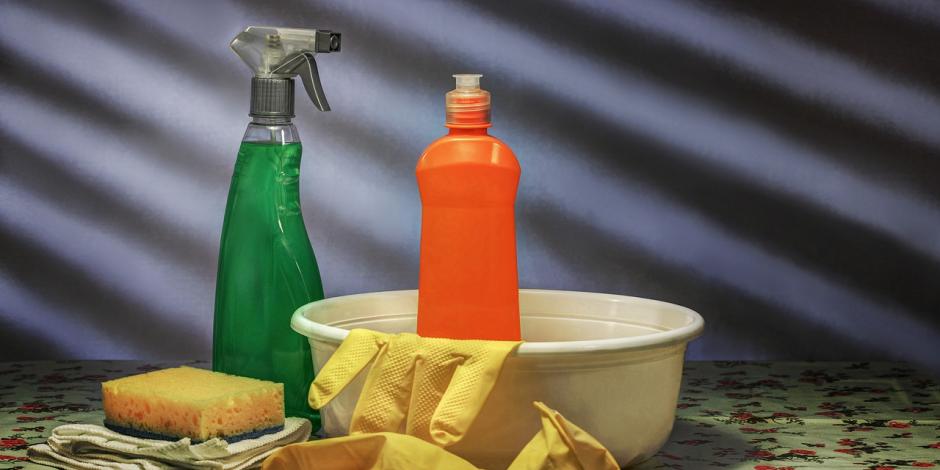 [Mezclar productos de limpieza puede provocar un paro respiratorio o distintos malestares.