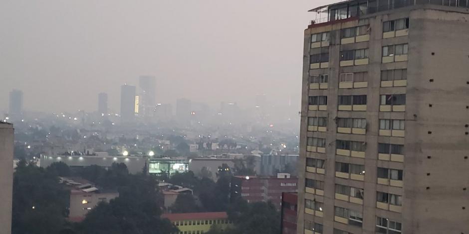 Capitalinos reportan olor a quemado en la CDMX; van 15 incendios en 24 horas