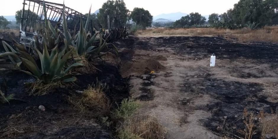 Arde camioneta huachicolera junto a toma clandestina en Hidalgo