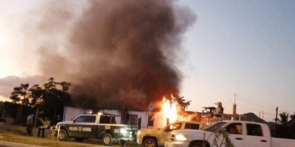Comando secuestra a joven e incendia vivienda en Sonora