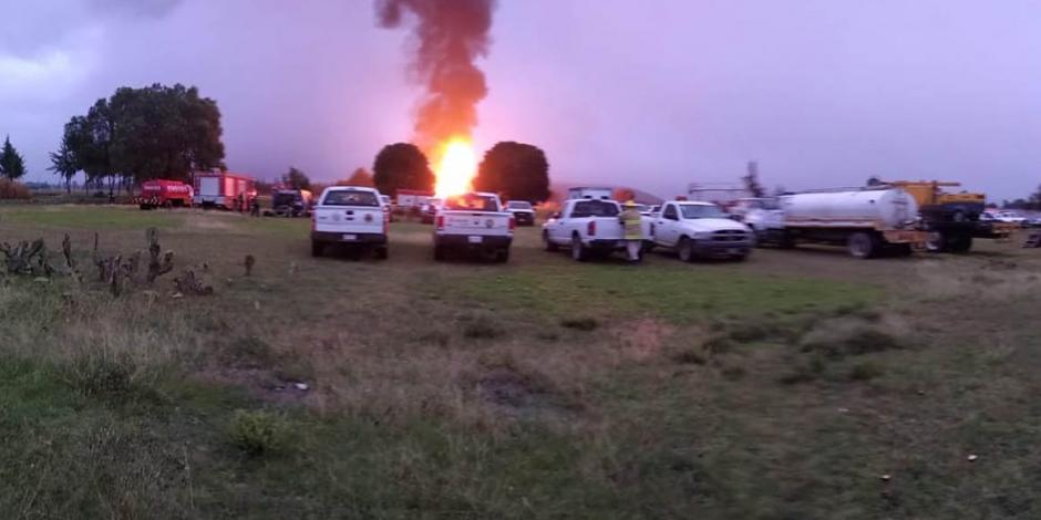 Continúa incendio controlado por fuga de gas en Puebla