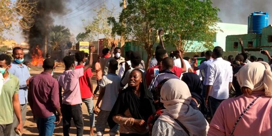 Condenan a ahorcamiento a 27 por matar a manifestante en Sudán