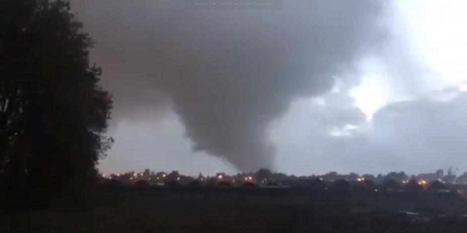 VIDEOS: Captan impresionante tornado que dejó afectaciones en Chile