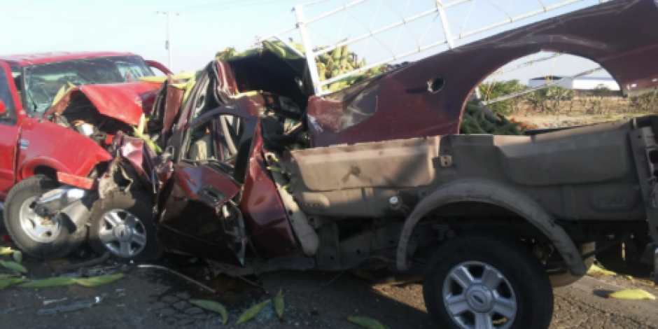 Choque frontal entre dos camionetas deja un muerto y 4 heridos en Jalisco