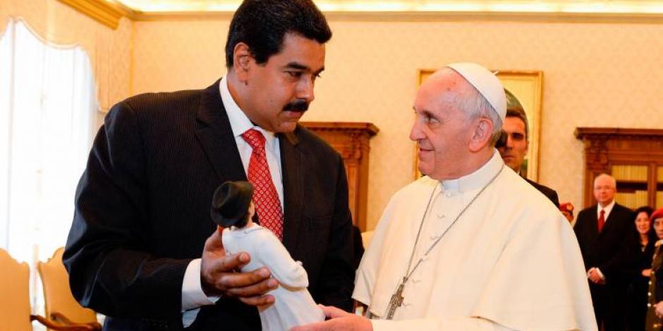 Maduro envía una carta al Papa Francisco para pedirle ayuda