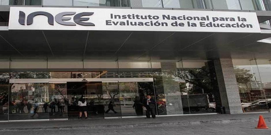 Teresa Bracho termina gestión del INEE; acusa "claros ataques" al instituto