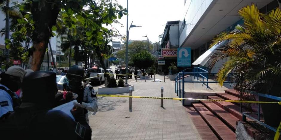 El cuerpo quedó tendido al exterior del centro médico privado