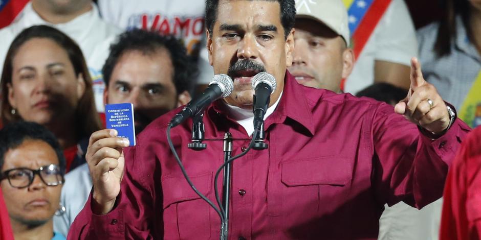 Acusa Maduro conspiración y expulsa al mayor diplomático de EU
