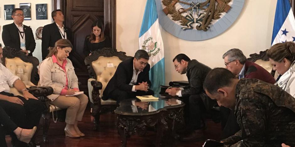 Presidentes de Guatemala y Honduras hablan con EPN sobre caravana