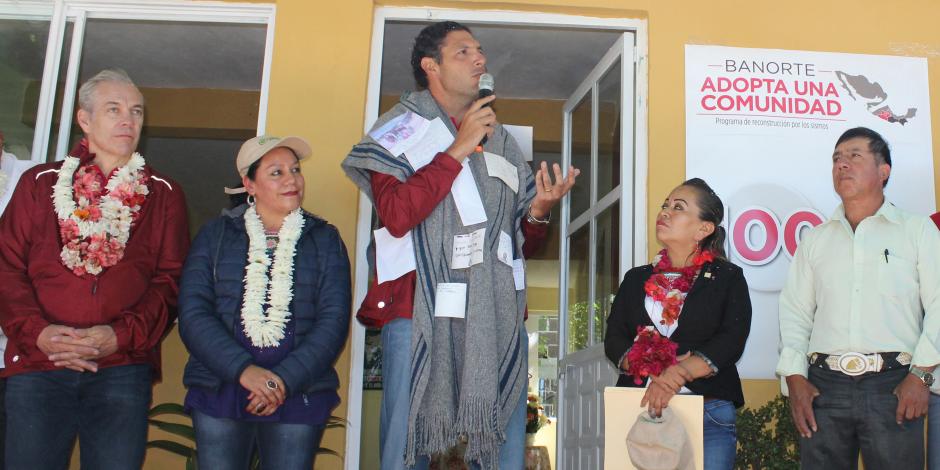 Presidente de Banorte entrega la casa número 100 a afectados por sismos