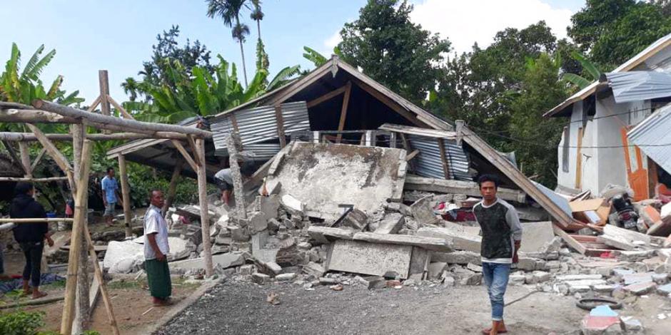 FOTOS: Terremoto de 6.4 grados deja 14 muertos en Indonesia