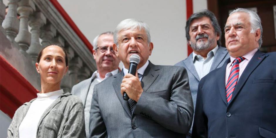 López Obrador fusiona a Liconsa con Diconsa