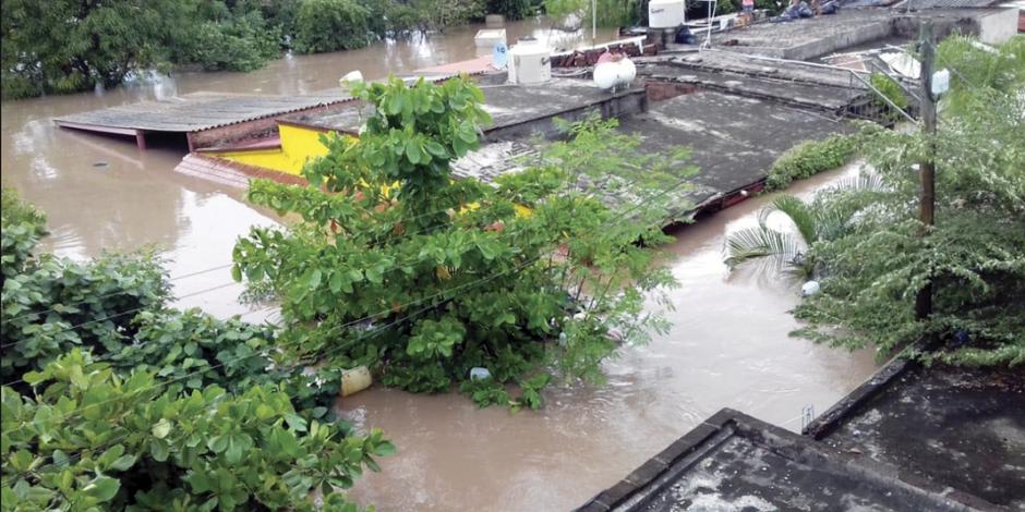 Paso del huracán Willa ahoga a 12 poblaciones de Nayarit y 2 Sinaloa