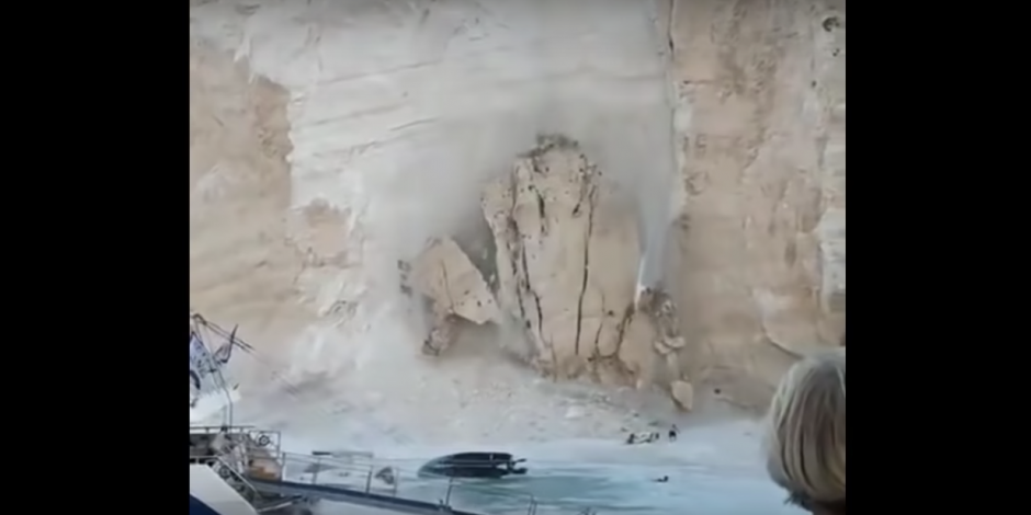 VIDEO: Desplome de roca en playa de Grecia deja 7 heridos