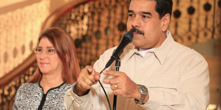 Para sepultar a oposición, Maduro convoca ahora a una megaelección