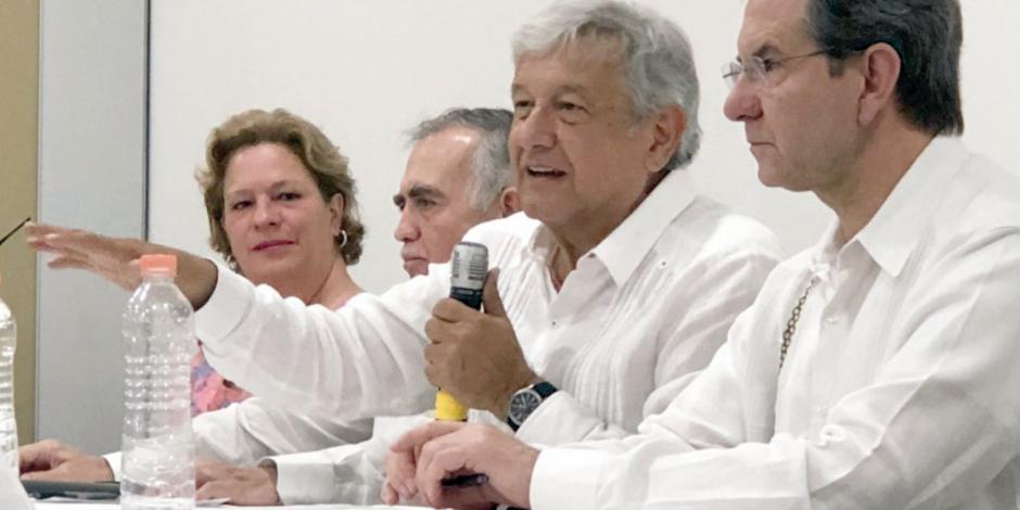López Obrador descarta "shock" económico; dice llevarse bien con inversionistas